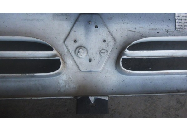 Решітка радіатора верхня Renault Master II, 7700352125, 98-03